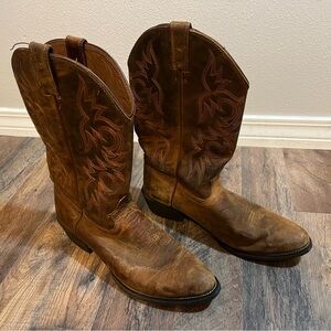 Size 13 brown Justin cowboy boots